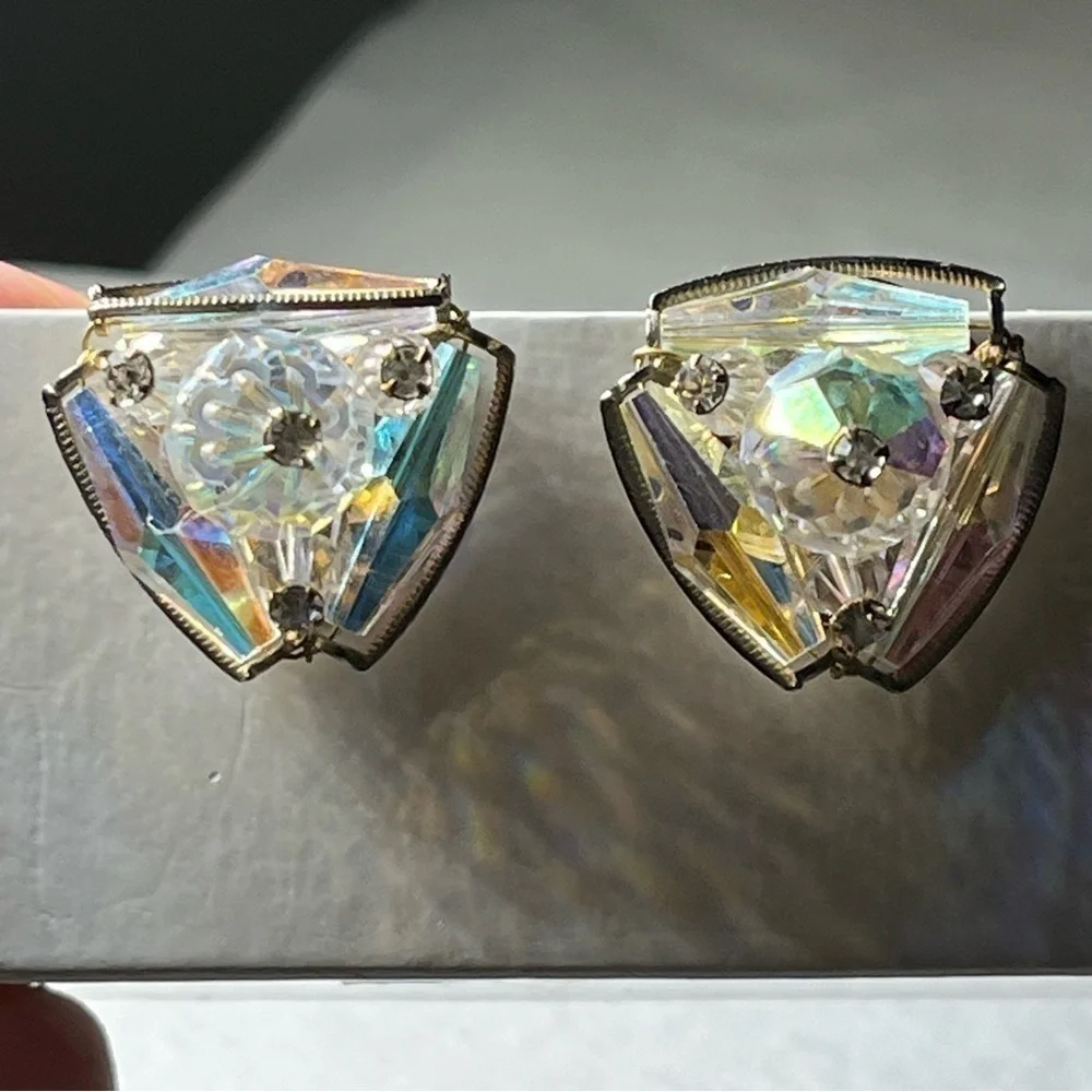 Vintage Clip Earrings iridescent chunky retro  goldtone clip.